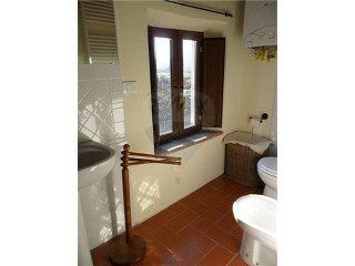 Tuscan bathroom with terracotta tile
