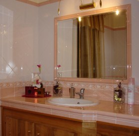 Tuscan style bathrooms: pink tile bathroom ideas