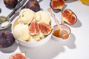 Fresh figs with ice cream - Easy fresh fig dessert recipes